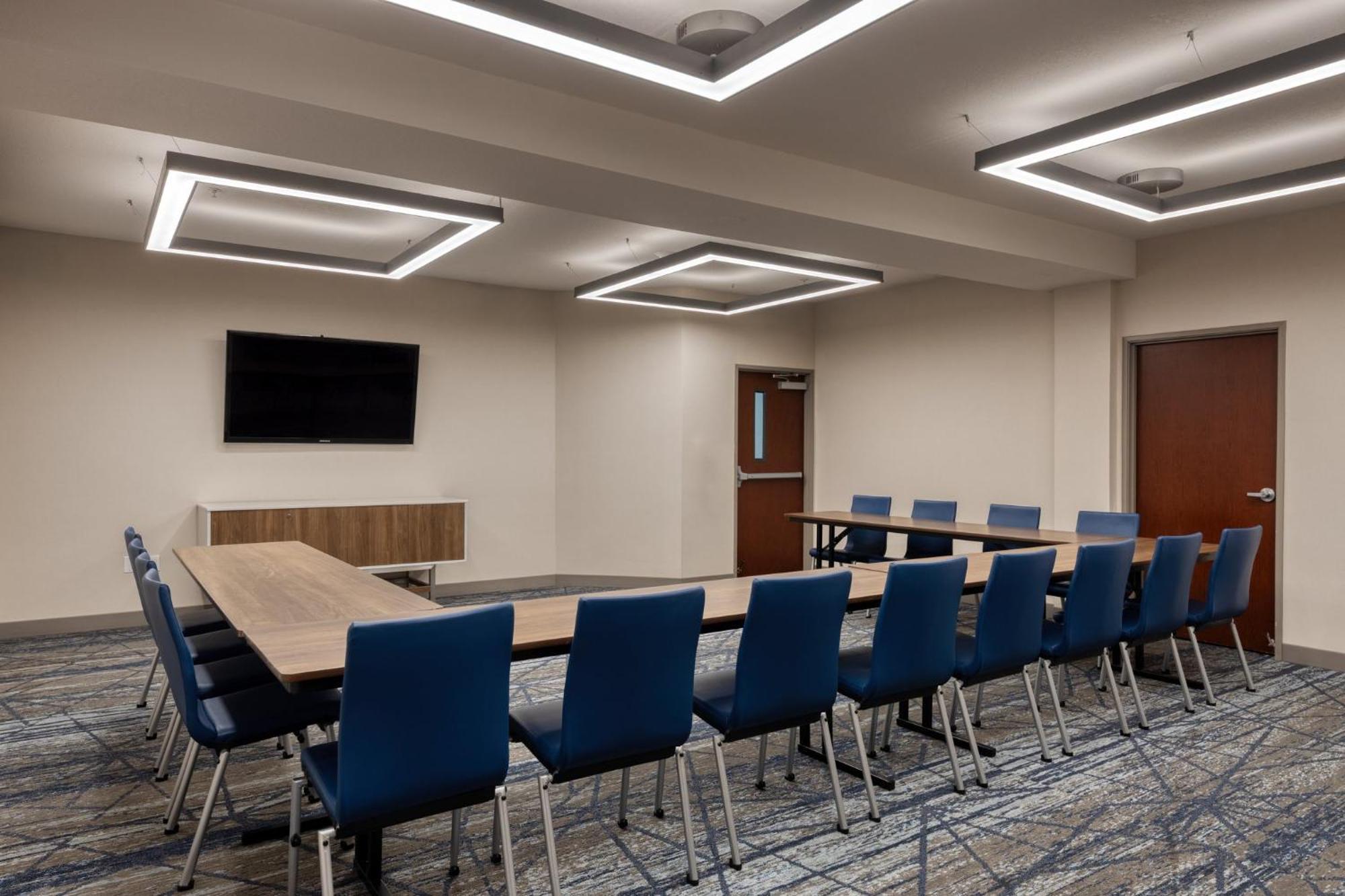 Holiday Inn Express Hotel & Suites Portland - Jantzen Beach By Ihg Buitenkant foto