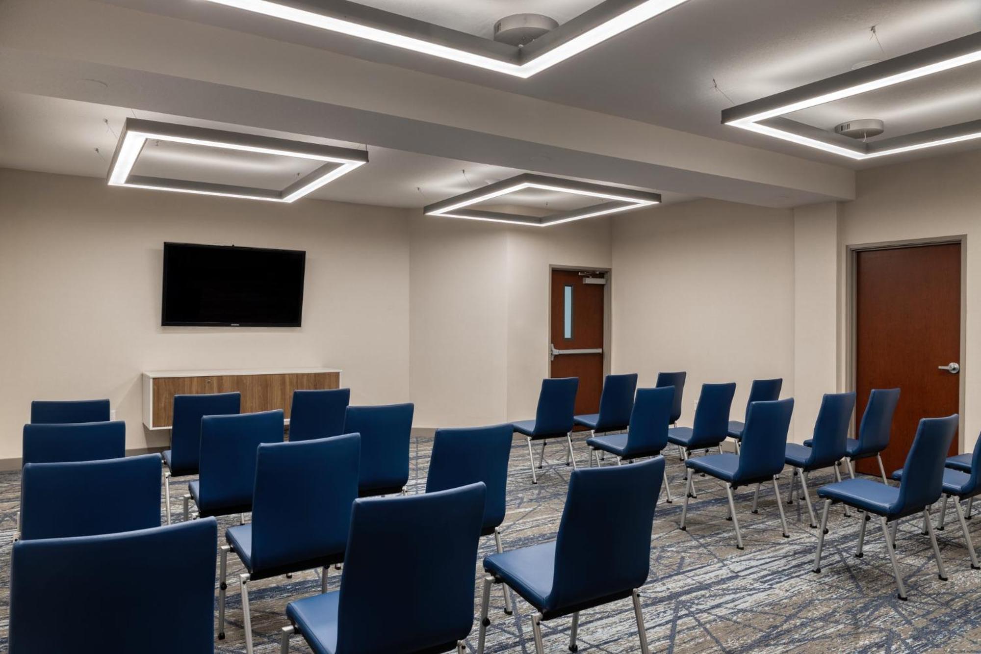 Holiday Inn Express Hotel & Suites Portland - Jantzen Beach By Ihg Buitenkant foto