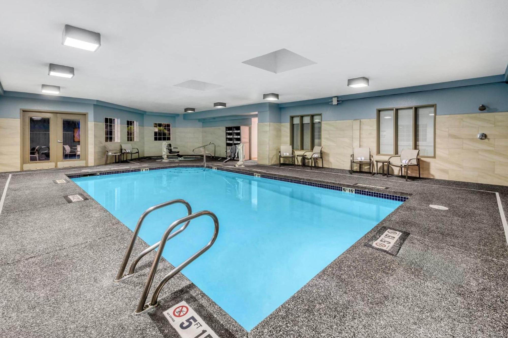 Holiday Inn Express Hotel & Suites Portland - Jantzen Beach By Ihg Buitenkant foto
